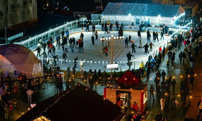 Украинцы, Киев, каток, фото из соцсетей