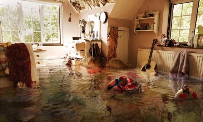 Можно ли ломать двери соседей при авариях: юрист предупредил о последствиях