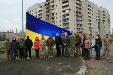 В Авдіївці замайорів український стяг, facebook.com/pressjfo.news