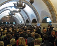 ТЕРМІНОВО! Київське метро паралізувала НП