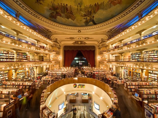 Эксперты определили самый красивый книжный магазин в мире. Им стала архитектурная жемчужина Буэнос-Айреса. От нее веет настоящий волшебством