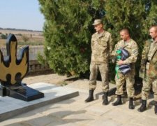 На Одещині відкрили пам'ятник загиблому 19-річному воїну АТО (фото)
