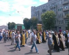 Крестный ход в Киеве: в сеть слили скандальное видео драки