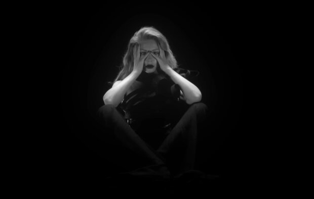 Тина Кароль, кадр из клипа на песню "Шукай мене"