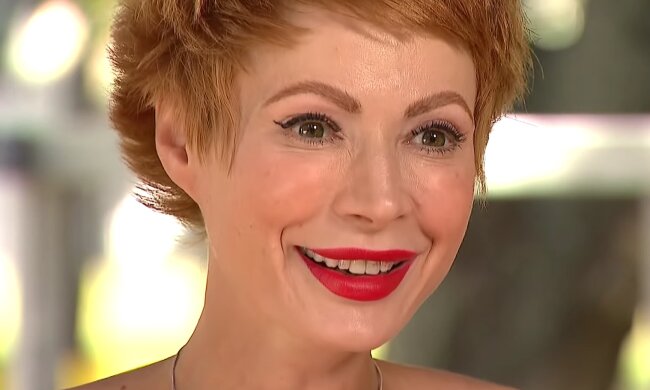 Наречена Розенка Лебідь показала заняття з волохатим на підлозі: "Уважний і важкий"