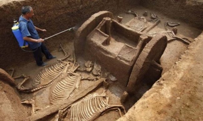 Зливи в Китаї допомогли відшукати стародавні поховання