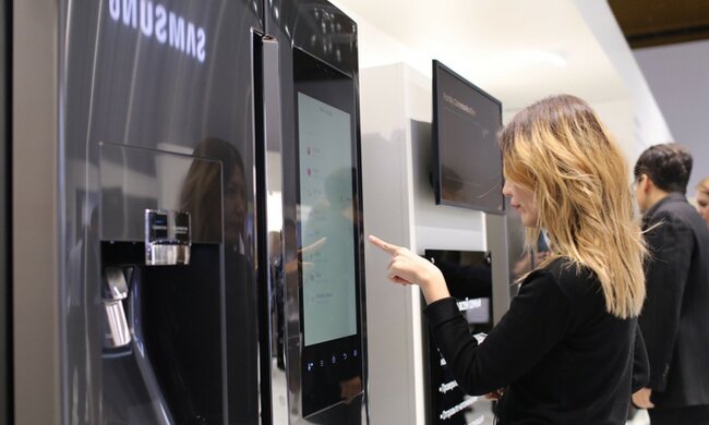 Розумний холодильник Samsung