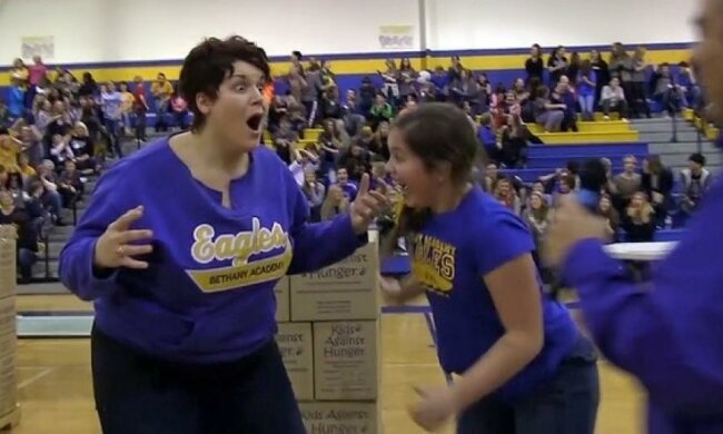 За меткость американка получила скидку на обучение (видео)