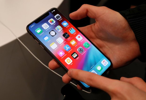 Суд заборонив Apple продавати iPhone