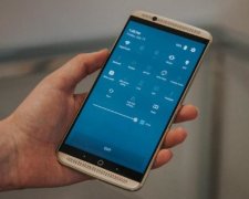 Китайського виробника смартфонів паралізував шпигунський скандал