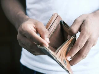 Межа бідності в Україні: виплати відірвані від реальності