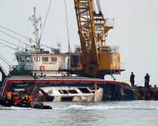 Морской гигант врезался в переполненный катер: десятки пострадавших, за жизнь 5 борются врачи