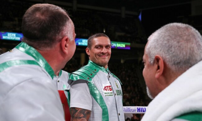 Александр Усик досрочно победил Чазза Уизерспуна, Александр Усик с командой, К2 promotions