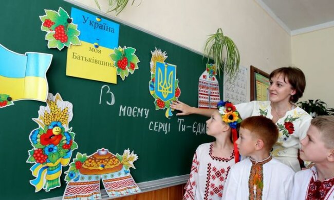 Мінфін придумав "оригінальне" рішення, як підвищити зарплату вчителям: треба їх просто скоротити