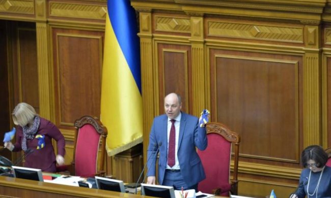 Мільйон за прапор: як депутати підвищували свій патріотизм