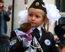 Це вам замість нормального життя: окупанти будуть дітей вчити воювати