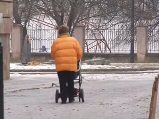 Декретна відпустка, кадр з відео