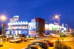 Неизвестные заминировали два ТРЦ в Хмельницком: люди в панике выбегают на улицу, движение перекрыто