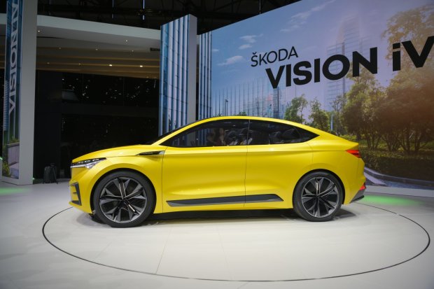 Skoda засветила "убийцу Tesla" новенький Vision iV: революция в мире электрокаров