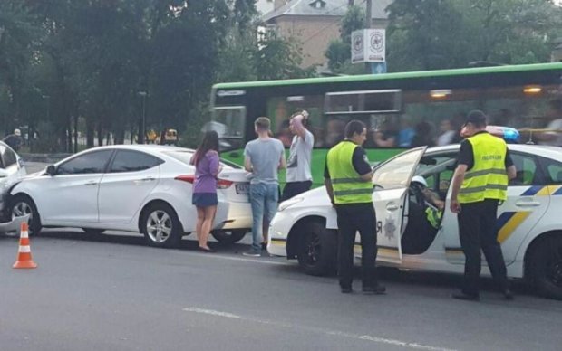 Авто популярного таксі знову втратив у ДТП, є постраждалі