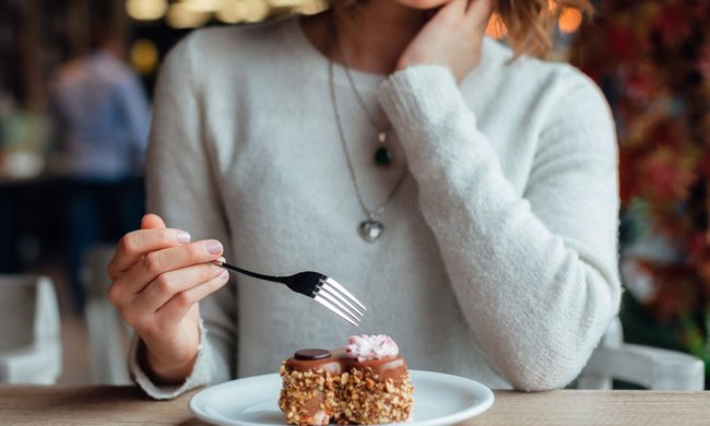 Киевлянка создала самый маленький десерт в истории Украины: невероятное видео