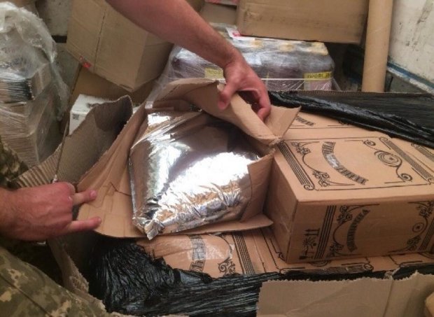 Спецслужби зупинили контрабанду 100 ящиків горілки для бойовиків