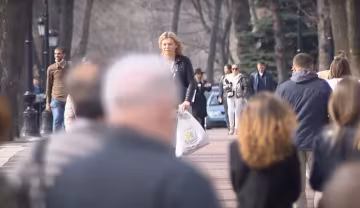 Українці на вулиці, скріншот: Youtube