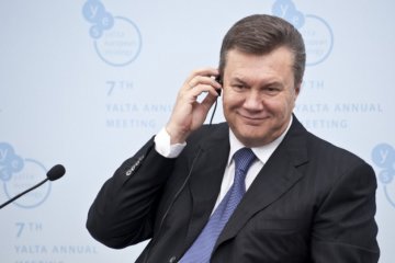 Художник показав, хто допоміг Януковичу "перемогти" Інтерпол