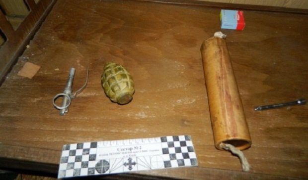 У киянки знайшли гранати і тротил, подаровані залицяльником (фото)