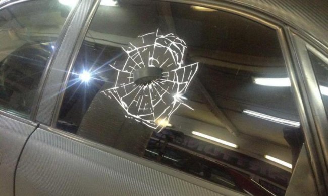 Скло привчили до самовідновлення