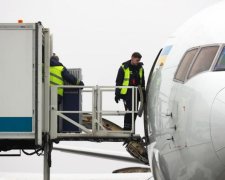 Стихія перемагає: сотні українців нікуди не полетять