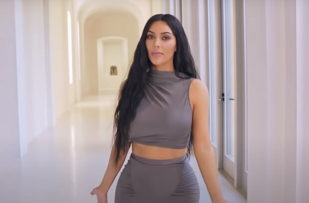 Ким Кардашьян, скрин из видео