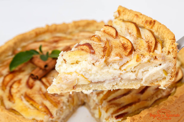 яблучний тарт на сметанному тісті: простий рецепт неймовірного десерту