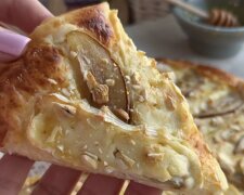 Сирна піца з грушею та брі: фото скрін рецепту