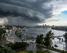 Погода в Україні: дощі та грози