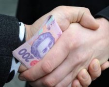 Чиновники Фонда госимущества погорели на взятке