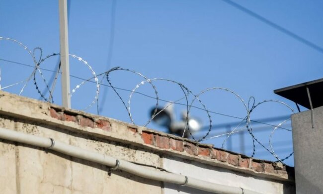 Випити і поговорити: вінницьким в'язням прилетів "сюрприз" від родичів, - копам допомогла випадковість
