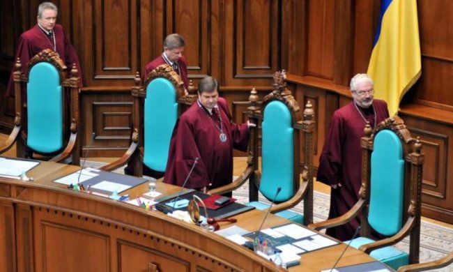 Конституційний суд "підклав свиню" партіям