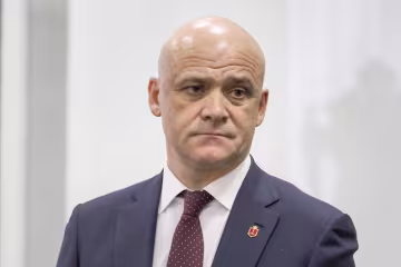 Труханов "захворів" перед судом, стали відомі деталі: дружина "зникла" з декларації