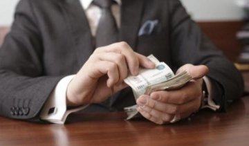 Ви там тримайтеся: РФ заморозить зарплати бюджетників