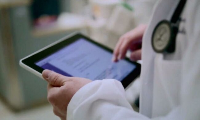 Во Львове ввели электронную медицинскую карту