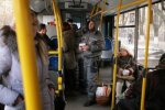 У Харкові бритоголові "братки" пішли стінка на стінку в тролейбусі, дике махалово пережили не всі