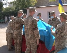 Під Дніпром попрощалися із загиблим на Донбасі героєм - підірвався на міні шакалів Путіна, місто в сльозах