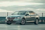 Skoda представила гибридный электрокар бизнес-класса