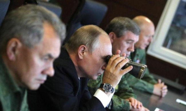 Обстріл глядачів на путінських навчаннях: з'явилися кадри наслідків