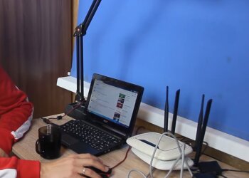 Подключение к интернету, кадр из видео