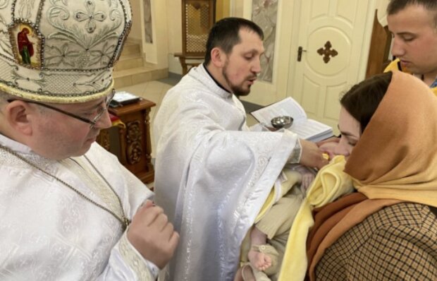Таїнство похрещення. Фото: TeNews