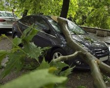 Зливи підтопили будинки і знеструмили села в Криму