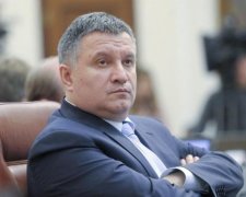 Суд уже відпустив податківця Януковича - Аваков не стримався