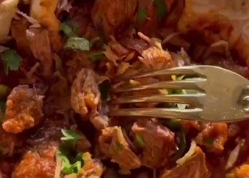 Ніжне томлене пряне м'ясо, кадр з відео